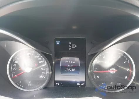 2015 Mercedes-Benz C 300 4Matic/Luxury 4Matic/Sport 4Matic z USA, uszkodzony, nr VIN 55SWF4KB0FU002497